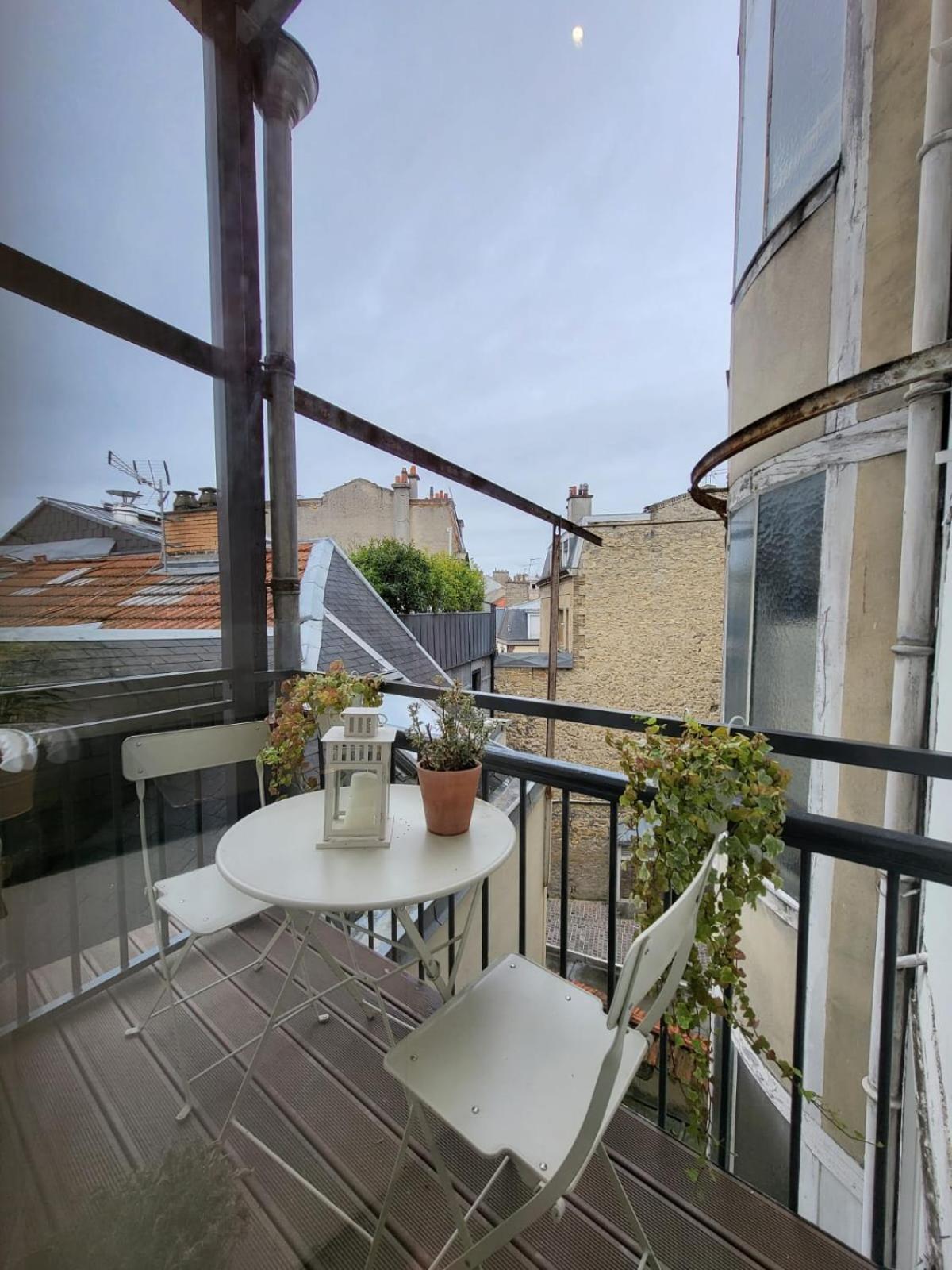 Center Of - Large Refurbished Historic Flat Apartment