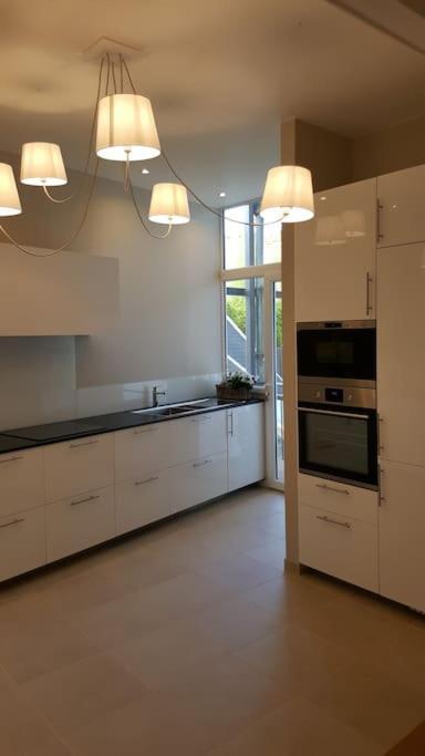 Center Of - Large Refurbished Historic Flat Reims