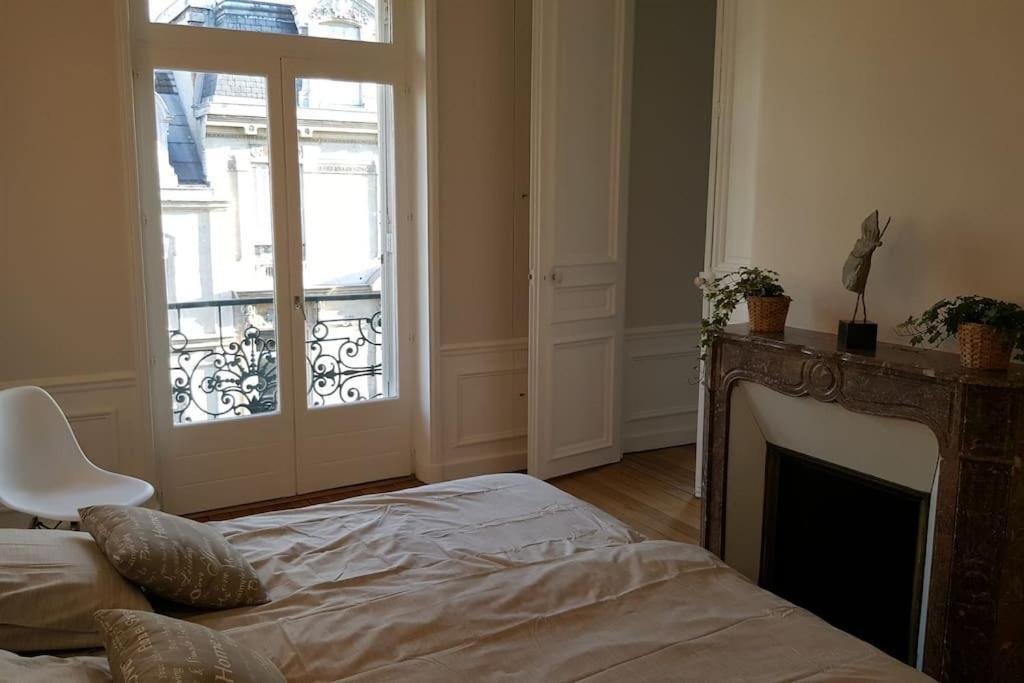 Apartment Center Of - Large Refurbished Historic Flat *