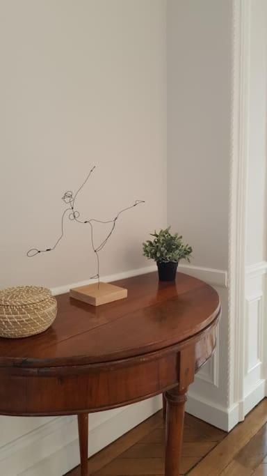 Center Of - Large Refurbished Historic Flat Apartment
