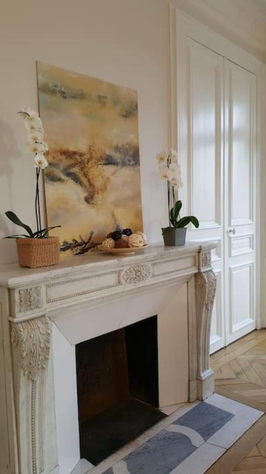 Apartment Center Of - Large Refurbished Historic Flat