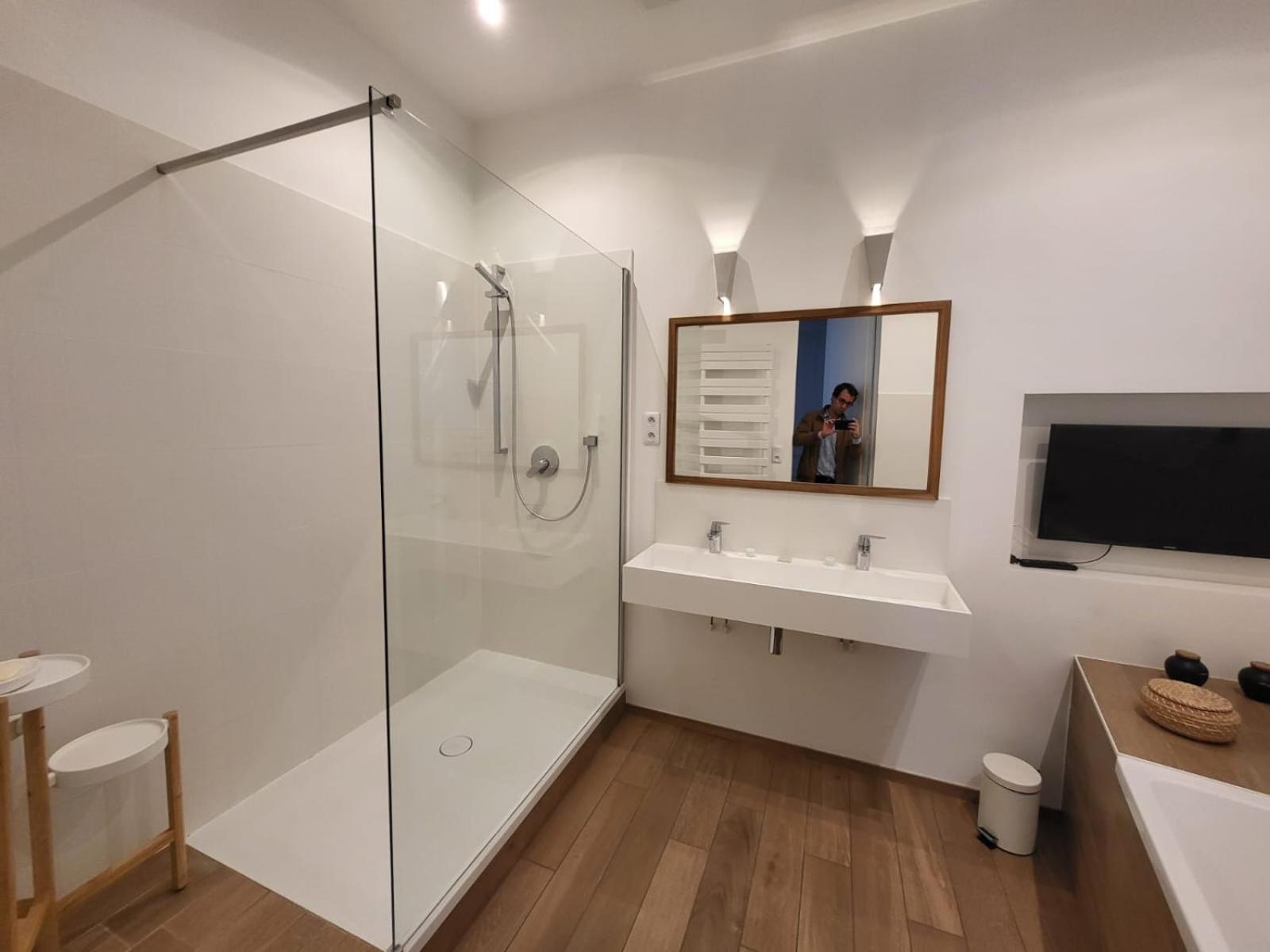 Center Of - Large Refurbished Historic Flat