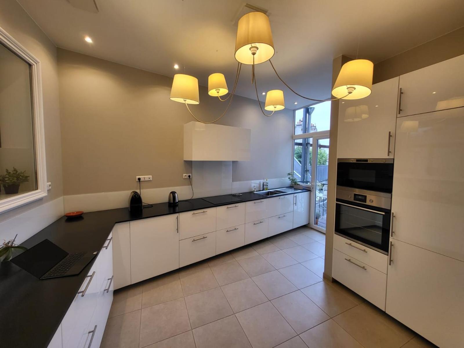 Apartment Center Of - Large Refurbished Historic Flat