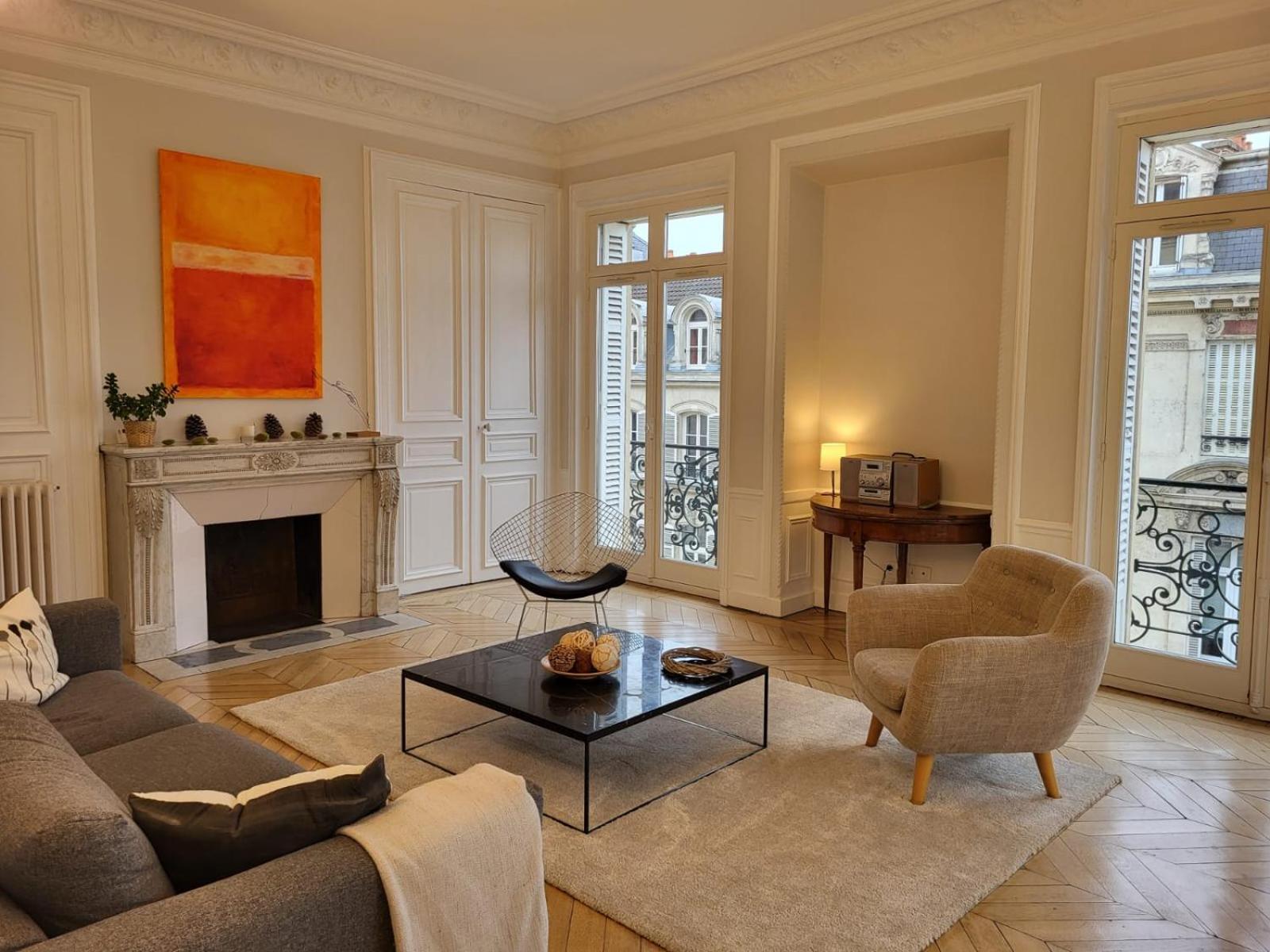 Center Of - Large Refurbished Historic Flat